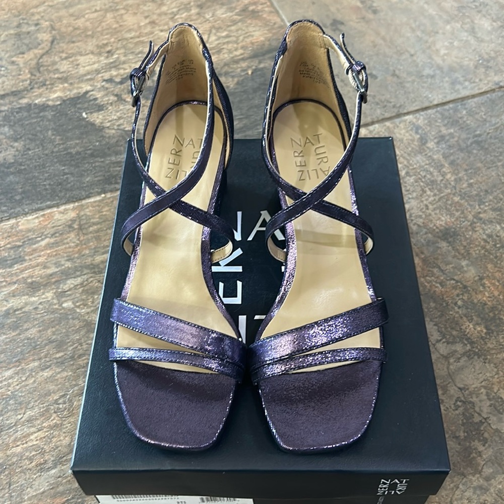 Naturalizer size 7.5 bight purple leather 3” heel